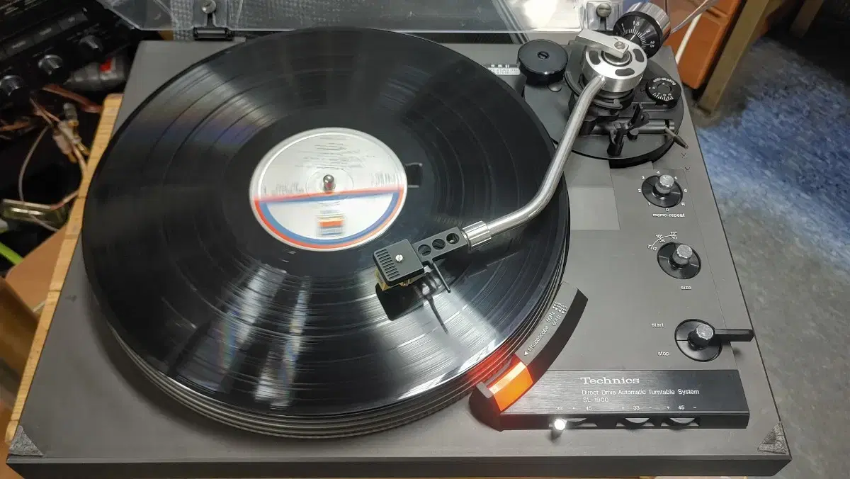 Technics SL-1900 턴테이블